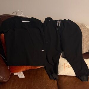 Figs Black Technical Collection Scrub Set